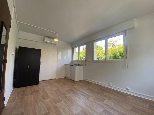 Location appartement 1 pièce, 20.00m², Saint Cyr l'École