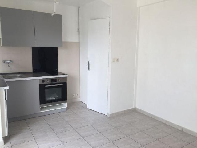 Location Appartement 1 pièce 20m² VILLENEUVE LOUBET 06270