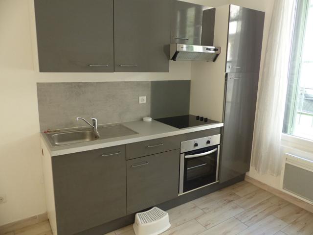 Location appartement 1 pièce, 21.57m², Nîmes