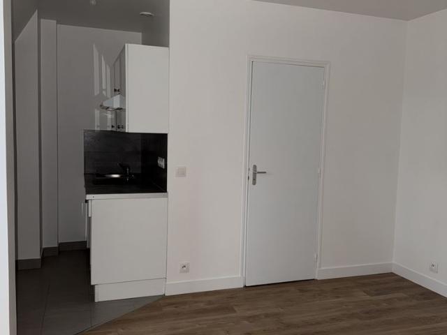 Location Appartement 1 pièce 21m² ST MAUR DES FOSSES 94210