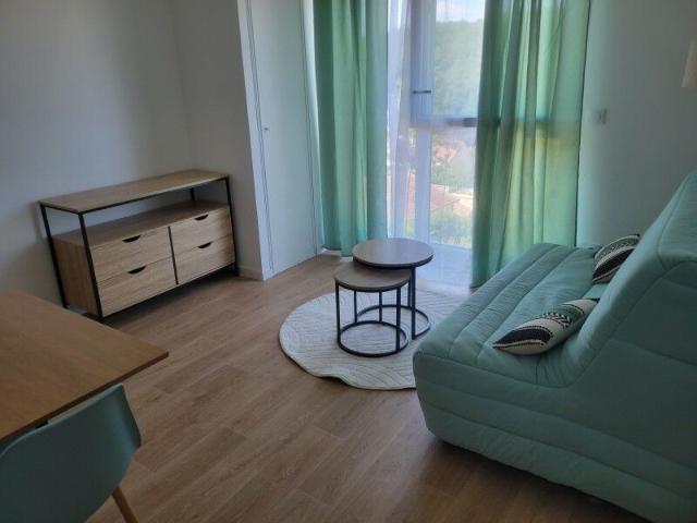 Location Appartement 1 pièce 22m² CHAMPCEVINEL 24750