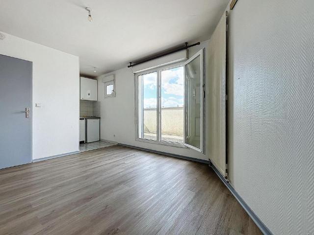 Location Appartement 1 pièce 22m² FONTAINE LES DIJON 21121