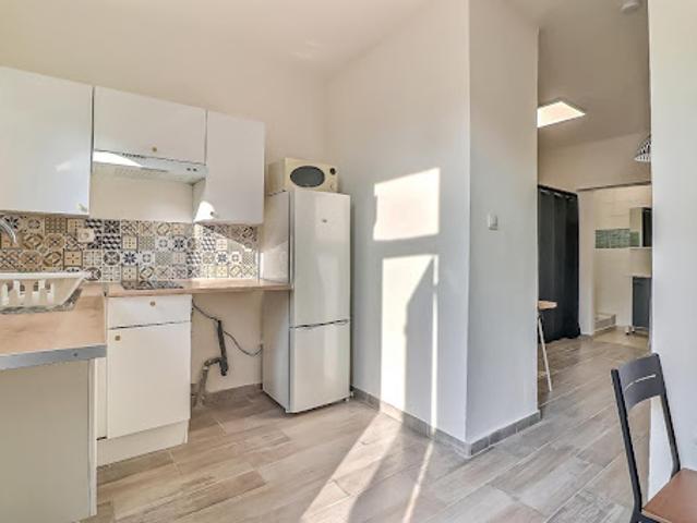 Location Appartement 1 pièce 23.44 m2 Nimes