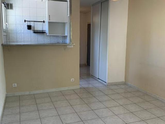 Location Appartement 1 pièce 23.4 m2 Nimes