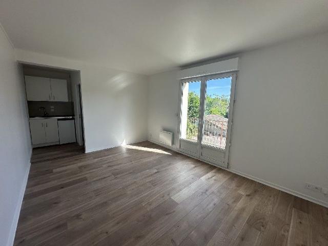 Location Appartement 1 pièce 23m² BOIS LE ROI 77590
