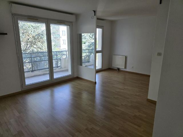 Location Appartement 1 pièce 34m² EVRY 91000