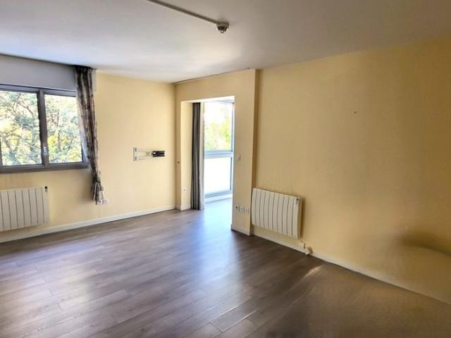 Location Appartement 1 pièce 34m² MARSEILLE 8ème