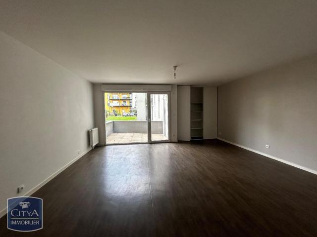Location Appartement 1 pièce 36m² LES PONTS DE CE 49130