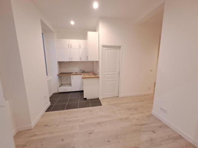 Location Appartement 1 pièce 37.3 m2 Saint Jean d'Angély