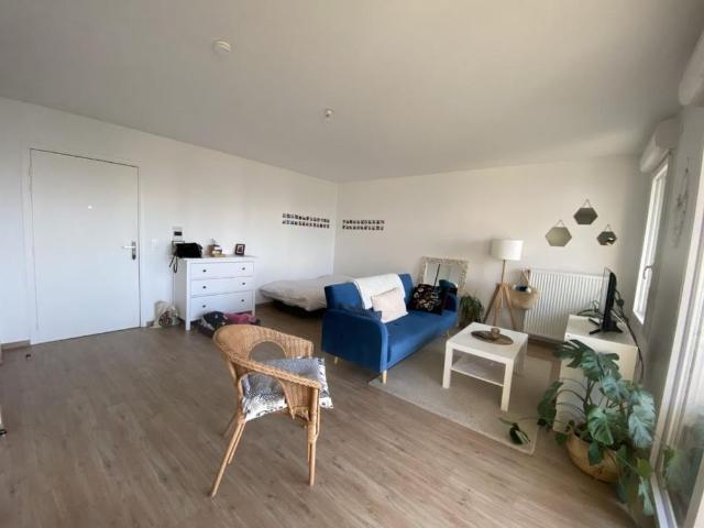 Location Appartement 1 pièce 37m² BRUGES 33520
