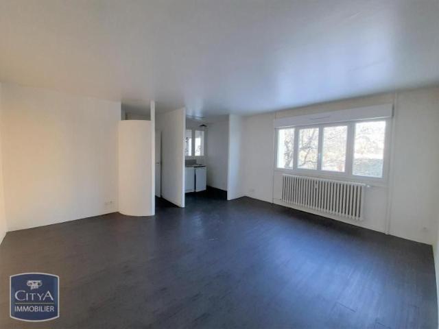 Location Appartement 1 pièce 37m² CHATEAUROUX 36000