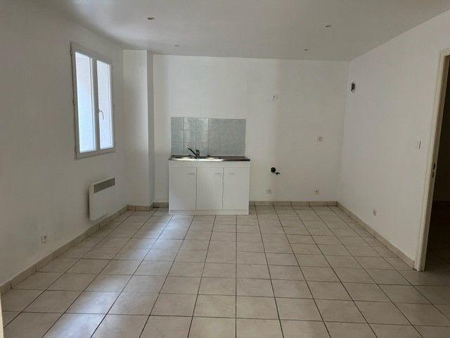 Location Appartement 1 pièce 37m² LE VAL 83143