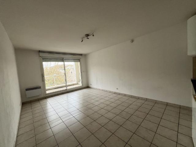 Location Appartement 1 pièce 37m² LE MONASTERE 12000