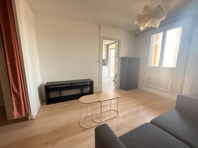 Location Appartement 1 pièce 38m² BORDEAUX 33800