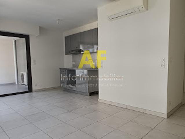 Location Appartement 1 pièce 30 m2 Saint raphael
