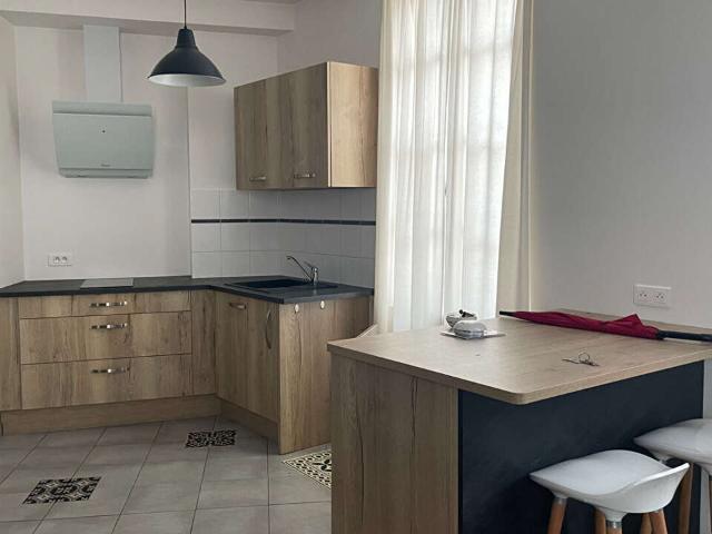 Location appartement 1 pièce 30 m² Saintes 17100