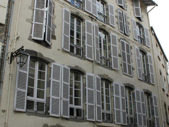Location Appartement 1 pièce 30m² AURILLAC 15000