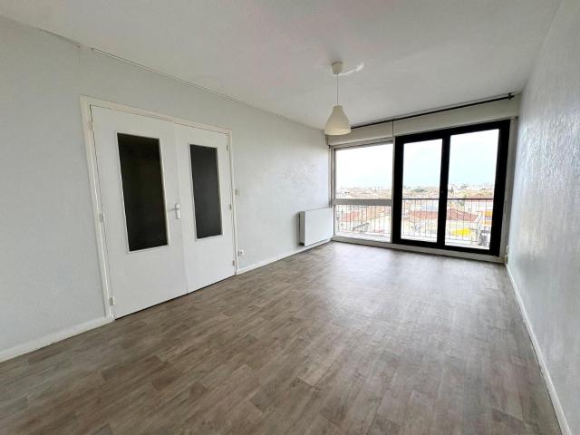 Location Appartement 1 pièce 30m² BORDEAUX 33800
