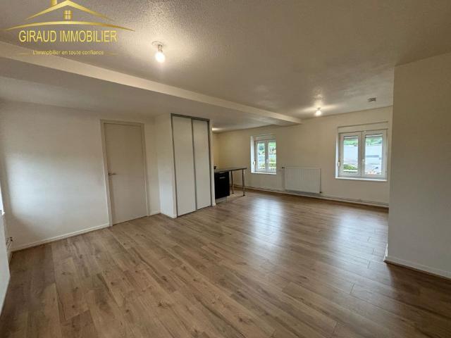Location Appartement 1 pièce 30m² CHARLIEU 42190