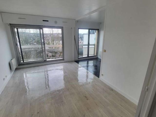 Location appartement 1 pièce 31 m² Livry Gargan 93190