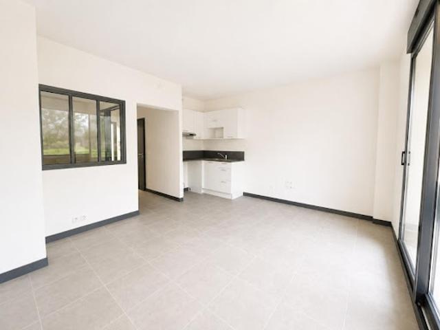 Location Appartement 1 pièce 31.88 m2 Cannes la bocca