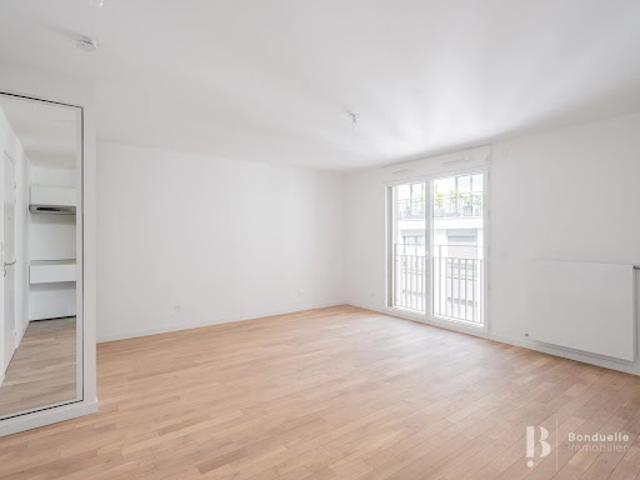 Location Appartement 1 pièce 31.9 m2 Courbevoie