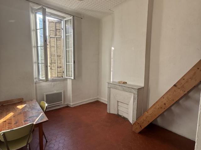 Location Appartement 1 pièce 31m² MARSEILLE 1er
