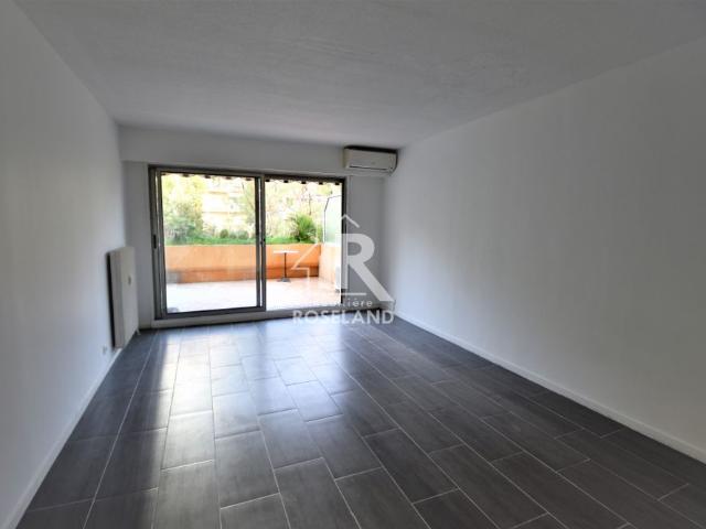 Location Appartement 1 pièce 31m² NICE 06200