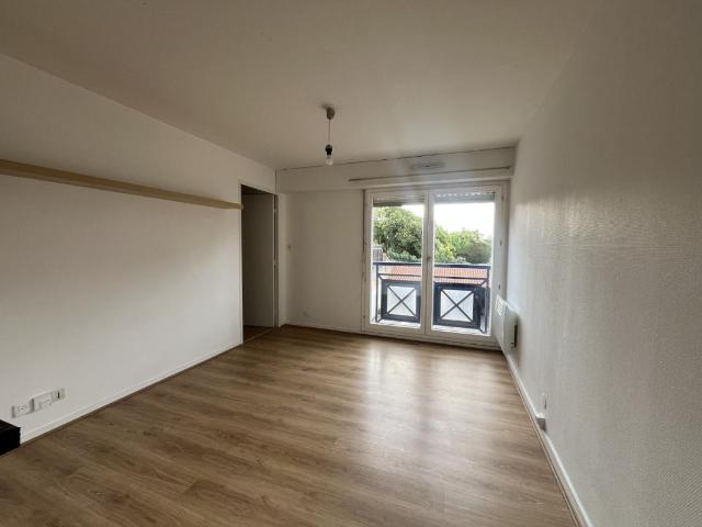 Location Appartement 1 pièce 32m² BORDEAUX 33800