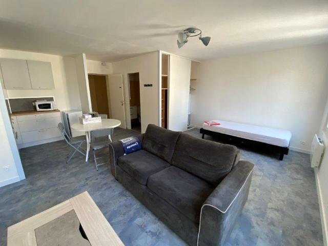 Location Appartement 1 pièce 32m² SAUMUR 49400