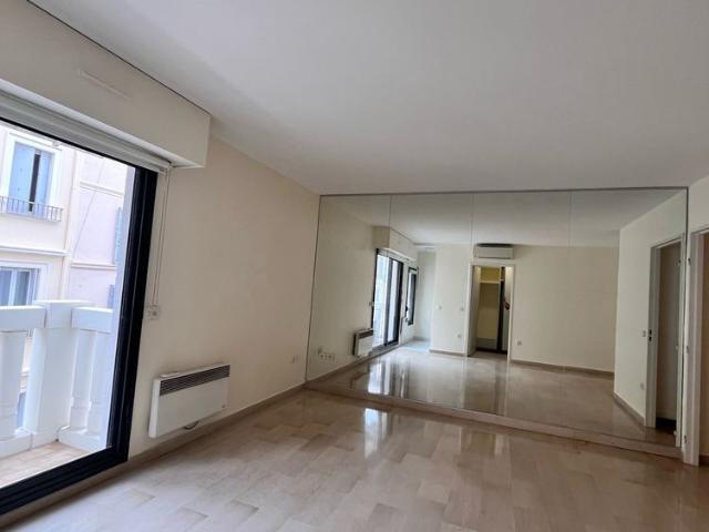 Location Appartement 1 pièce 33m² CANNES 06400