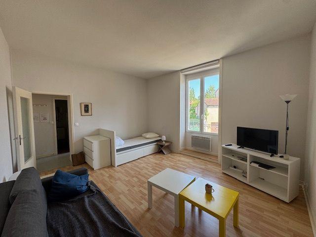 Location Appartement 1 pièce 33m² MONTMORILLON 86500