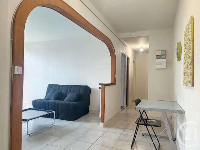 Location Appartement 1 pièce 44m² ST JULIEN LES VILLAS 10800