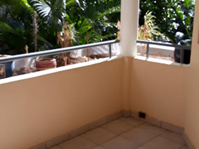 Location Appartement 1 pièce 40 m2 Saint Gilles Les Bains