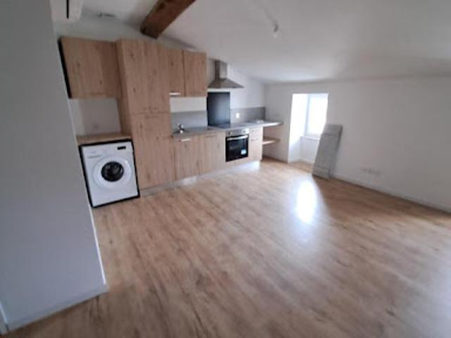 Location Appartement 1 pièce 40 m2 Saint Jean d'Angély