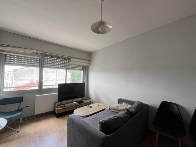 Location Appartement 1 pièce 40m² BORDEAUX 33200