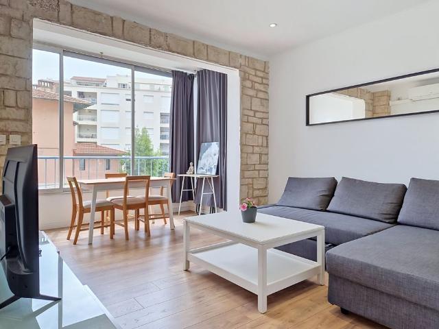Location Appartement 1 pièce 40m² JUAN LES PINS 06160