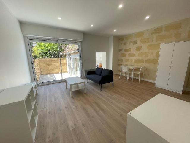 Location Appartement 1 pièce 41m² BORDEAUX 33000