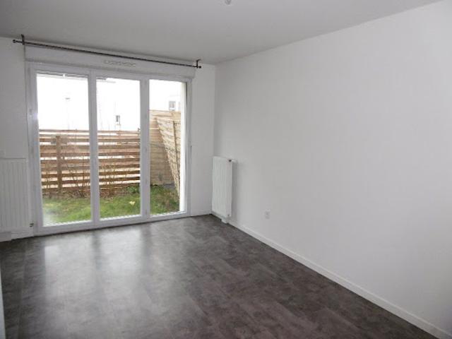Location Appartement 1 pièce 42.59 m2 Sainte genevieve des bois
