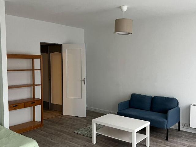 Location Appartement 1 pièce 50m²