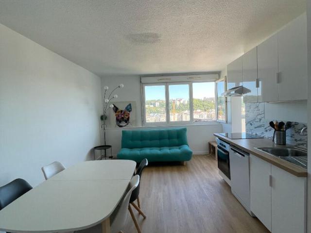 Location Appartement 1 pièce 65m²