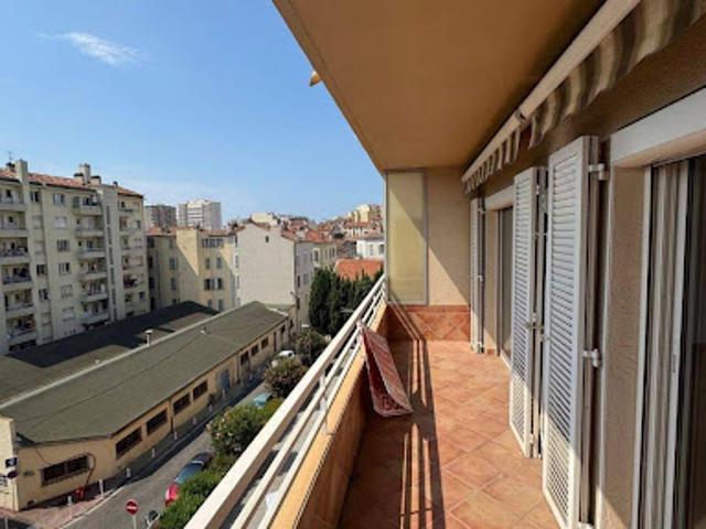 Location Appartement 1 pièce 69 m2 Toulon