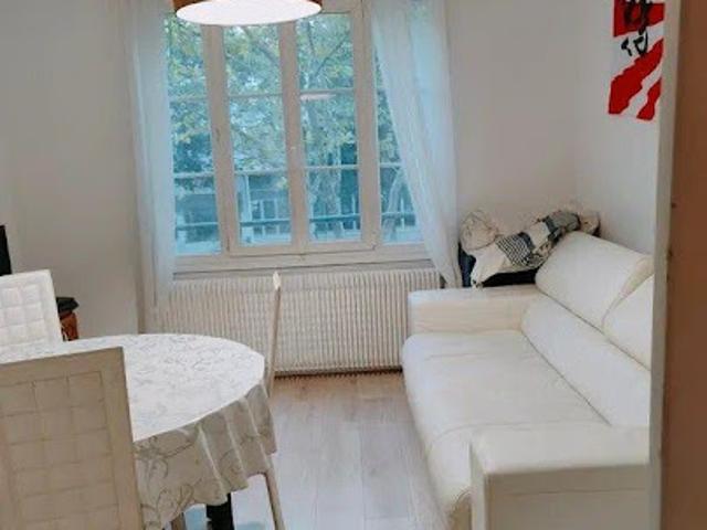 Location Appartement 1 pièce 80 m2 Cachan