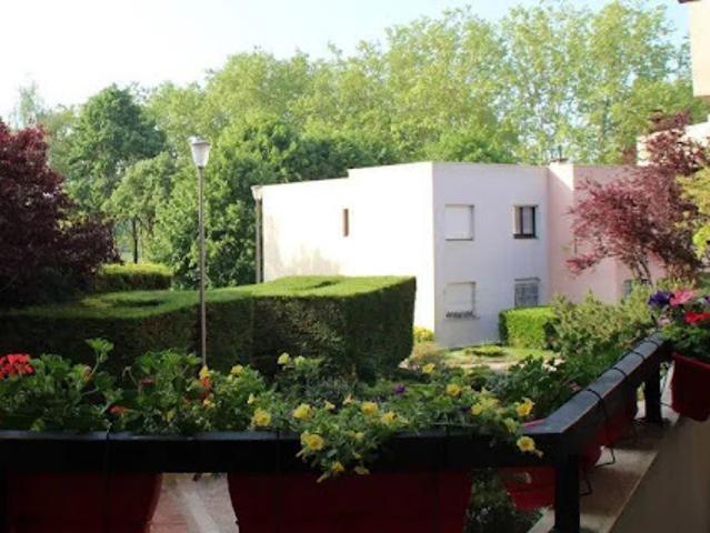 Location Appartement 1 pièce 80 m2 Cergy