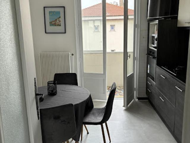 Location Appartement 1 pièce 80 m2 Venissieux