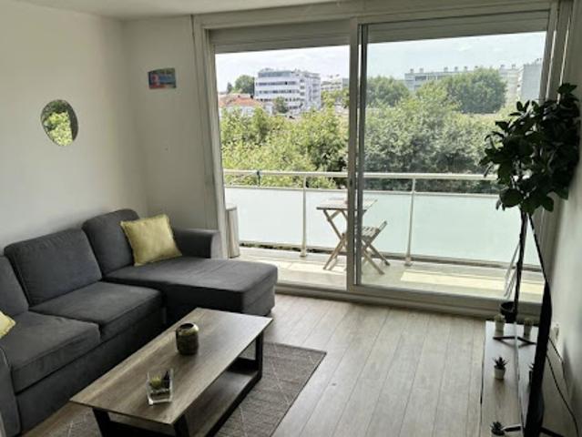 Location Appartement 1 pièce 95 m2 Cenon