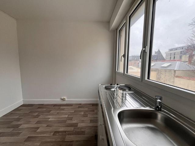 Location appartement 1 pièce, 9.60m², Reims