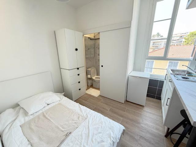 Location Appartement 1 pièce 9.65 m2 Nice