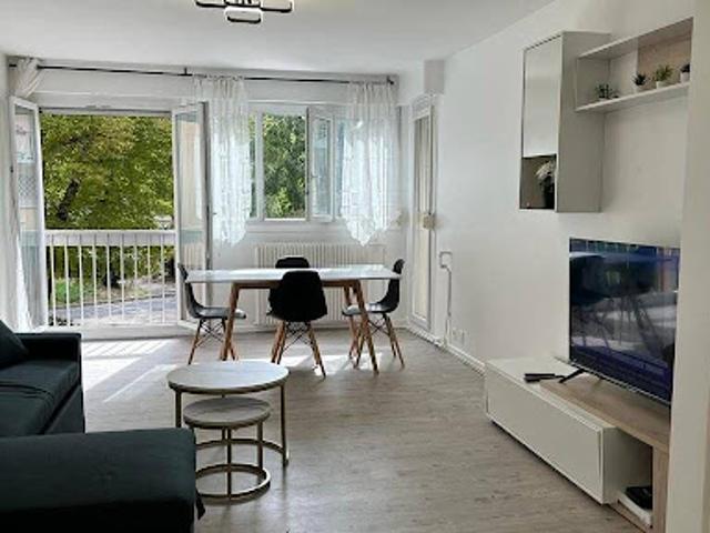 Location Appartement 1 pièce 9 m2 Évry Courcouronnes