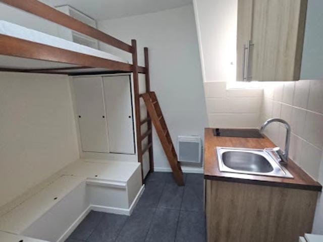 Location Appartement 1 pièce 9 m2 Paris 10ème